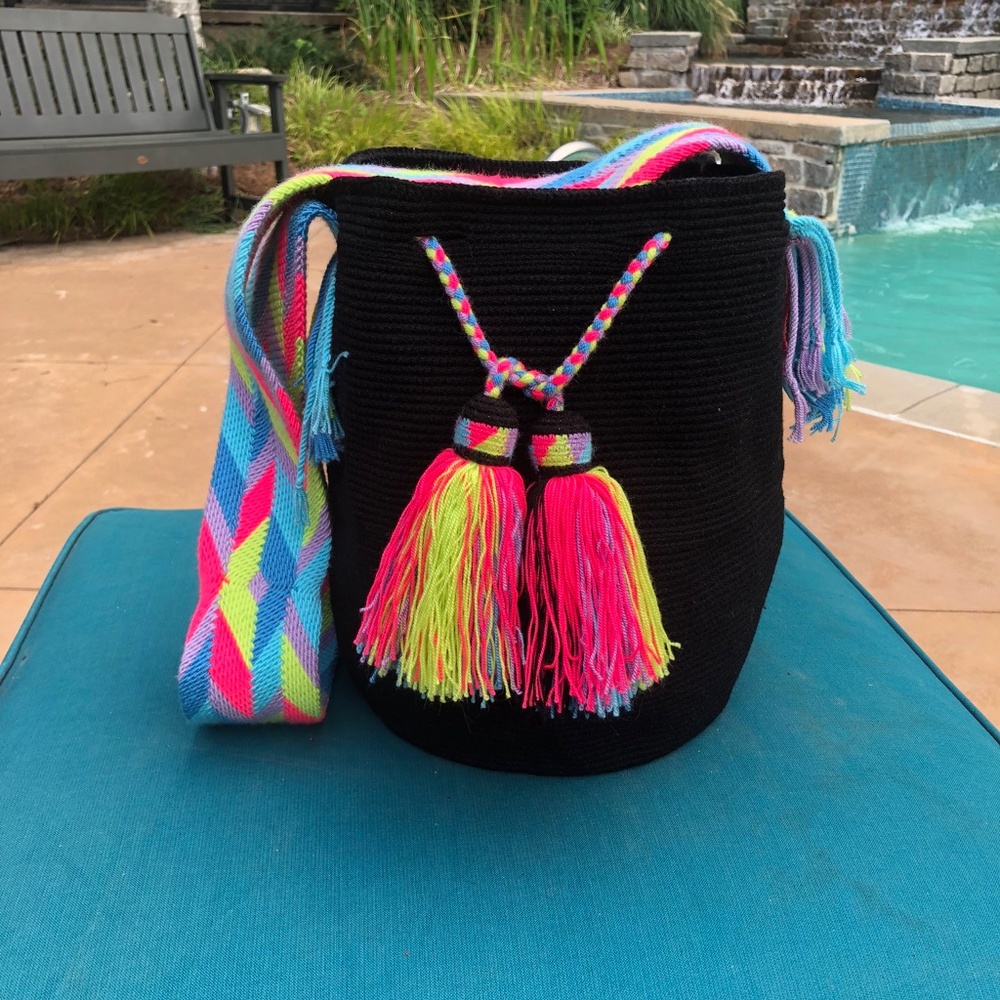 Authentic Wayuu Bag/ Mochila Wayuu/ color: black/ Neon strap/ Size L